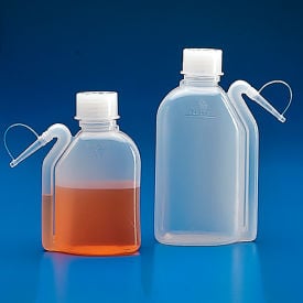 Wash Bottle Squeeze with Integral Molded Dispensing Tip Screwcap PE 500mL 10/Pack 601634