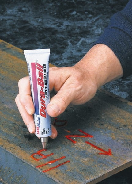 Metal-ball tip marker delivers thick paint suitable for overhead surfaces MPN:96652