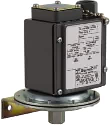 4, 13 and 4X NEMA Rated, NC, SPDT, 28.7 inHg, Electromechanical Pressure and Level Switch MPN:9016GAW1